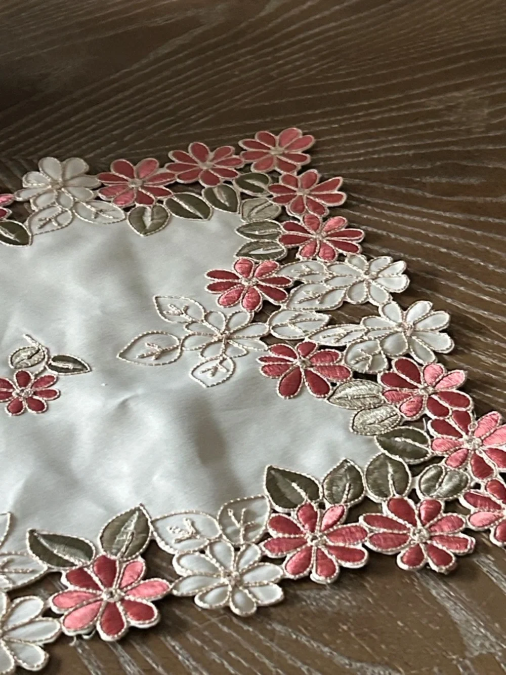 NEW! Shabby Chic Vintage Inspired Embroidered Floral Lace Centerpiece